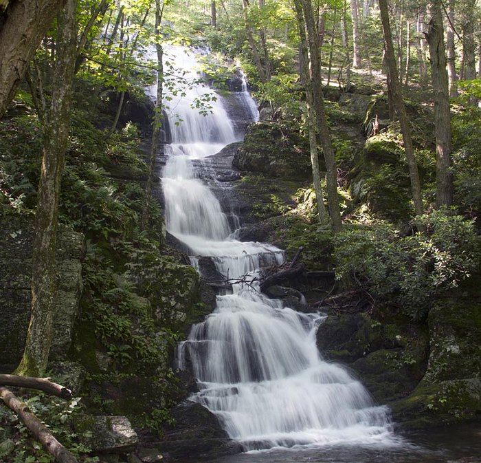 Discover the Majestic Beauty of Buttermilk Falls